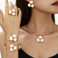 Nouvel ensemble de bijoux bohèmes floraux peints à la main avec technique de goutte d'huile : collier, bracelet, bague et boucles d'oreilles pour femme