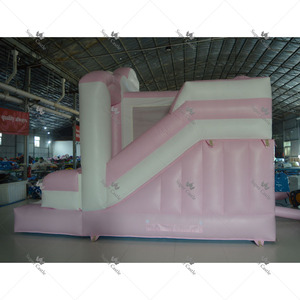 Château gonflable rose « Oh Baby Girl » pour révélation du sexe, avec toboggan et piscine à balles, idéal pour location de fête de naissance - Product Image 3