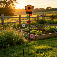 Prix d'usine Décoration de jardin extérieure en métal vieilli vintage, piquet nichoir à oiseaux et décoration murale pour jardin en forme de coccinelle