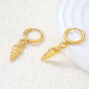 Pendientes de Aro Modernos Personalizados para el Verano, Joyería de Playa, Chapados en Oro de 18k, Acero Inoxidable Antideslustre, Pendientes Colgantes de Concha para Mujer - Product Image 3