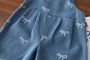 Adorable ensemble 2 pièces pour filles avec imprimé nœud, haut confortable à manches à volants et salopette pour <span class=keywords><strong>les</strong></span> tout-petits, idéal pour le quotidien et <span class=keywords><strong>les</strong></span> activités de plein air - Product Image 5