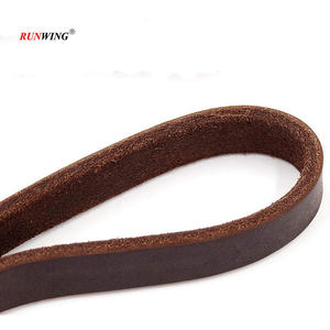 Runwing 1,8 Meter Lange Hundeleine aus Leder mit Solide Muster, Metallclip, Abreißfunktion und Nietenverzierung für das Training und Spaziergänge mit Ihrem Pelzigen Freund - Product Image 3