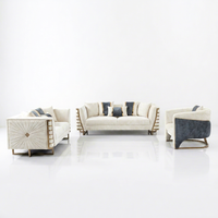 Weiße Salon-Couch Gepolstertes Samt-Sofa mit Goldenem Edelstahl-Dekor für Villa Wohnzimmer Gästehaus-Möbel