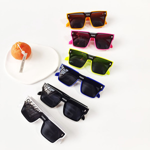 Occhiali da sole per bambini alla moda, stile street per <span class=keywords><strong>ragazzi</strong></span> e ragazze, montatura grande, occhiali monopezzo, occhiali da sole HD con protezione UV per neonati - Product Image 4