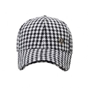 Nuevas Gorras de Béisbol Otoño-Invierno con Elegantes Diseños de Letras, 100% Poliéster, Unisex, para Uso Casual y Cálido al Aire Libre - Product Image 3