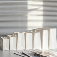 Sacs en papier cadeau personnalisés avec impression de luxe, emballage en gros, sacs en papier avec votre propre logo pour les vêtements, petites entreprises