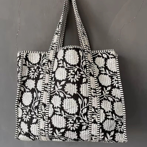 Sac fourre-tout matelassé en coton imprimé, élégant, fait main, motifs ethniques, pour voyage et shopping, sac à bandoulière - Product Image 1