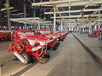 Planteuse à plaques montée sur tracteur à faible coût et haute efficacité avec unités de ramassage à doigts, réglable 4 rangs 8 rangs 12 rangs