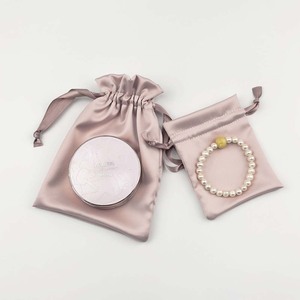 Sac à cordon en satin rose et bleu brumeux de haute qualité, pochette à bijoux en soie avec logo personnalisé, petits sacs cadeaux en tissu de luxe - Product Image 6