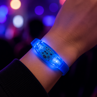 Bracelet LED en silicone activé par le son, logo personnalisé, lumineux, pour fêtes, concerts, cheerleading, vente en gros