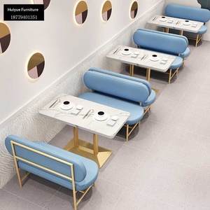 Set Moderno e Minimalista di Tavolo e Sedie per Ristorante/Caffè, Design Verde di Lusso, Doppia Seduta, Piano in Finto Marmo, Struttura in Metallo Personalizzabile - Product Image 5