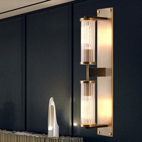 Lampe murale en cristal unique de luxe, finition laiton, fabrication artisanale américaine, pour salon, salle à manger, chambre à coucher
