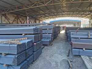 Barra angular de acero al carbono laminada en caliente ASTM A36 S235jr tamaño 50x50 60x60 <span class=keywords><strong>hierro</strong></span> angular de acero precio por metro lista - Product Image 6