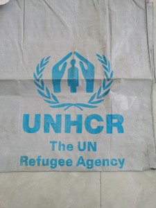 Grande <span class=keywords><strong>bâche</strong></span> en PE <span class=keywords><strong>de</strong></span> taille UNHCR, robuste et imperméable, avec œillets <span class=keywords><strong>de</strong></span> fixation pour les débris <span class=keywords><strong>de</strong></span> chantier - Product Image 1