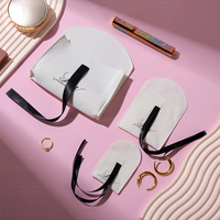 Lionwrapack : Obtenez des échantillons gratuits de pochettes à bijoux personnalisées avec logo - Velours de qualité supérieure