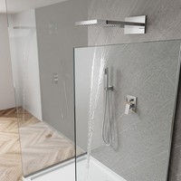 Système de douche mural moderne avec jet pluie, sortie cascade et douchette à main pour salle de bain d'hôtel