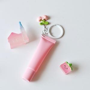 Tube de brillant à lèvres plat tendance 15 ml avec trou et porte-clés pour emballage cosmétique en gros - Product Image 3