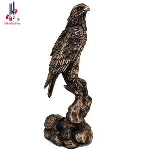 Artigianato artigianale Falcon in resina di alta qualità da 18 pollici - Product Image 2