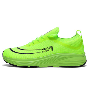 Zapatillas deportivas transfronterizas de gran tamaño para parejas, estilo idéntico para hombre y mujer, zapatillas ligeras con superficie de malla. - Product Image 1