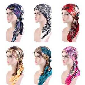 Nuova <span class=keywords><strong>Bandana</strong></span> in Raso con Motivo Paisley, Foulard con Fodera <span class=keywords><strong>per</strong></span> <span class=keywords><strong>Capelli</strong></span> Pre-Annodata, Copricapo in Raso <span class=keywords><strong>per</strong></span> Donne - Product Image 4