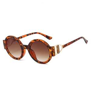Gafas de Sol Redondas Vintage 2025 para Mujer, Coloridas, Modernas, con Protección UV400, Estilo de Lujo Ligero - Product Image 5