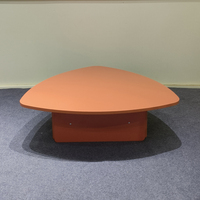 Table d'activités pour la maternelle, table de jeu triangulaire en bois pour enfants, design anti-collision, mobilier pour école maternelle