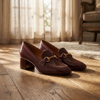 Chaussures mocassins bordeaux en cuir verni véritable de qualité supérieure pour femmes, avec talon carré et boucle en forme de bit de cheval doré, semelle extérieure en caoutchouc, vente en gros, marque privée OEM