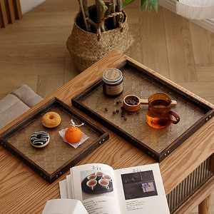 ถาดชาไม้เนื้อแข็งและกระจกพร้อมลวดลายนูนสำหรับเสิร์ฟกาแฟและชา ดีไซน์ทันสมัยแบบมินิมอล - Product Image 4