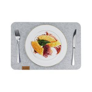 Ensemble de 4 sets de table en feutre polyester gris clair, durables, 44x32cm, design moderne, découpés au laser, sous-verres promotionnels Ulike KM-015 - Product Image 4