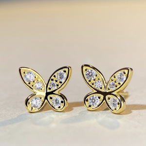 Eleganti Orecchini a Perno a Forma di Farfalla, Stile Minimal e Fresco, Gioielli da Donna alla Moda per Uso Quotidiano, Regalo Chic - Product Image 2