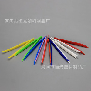 Pinzas de plástico desechables para niños, pinzas de plástico para juguetes, pinzas curvas multicolores, disponibles para venta al por mayor. - Product Image 4