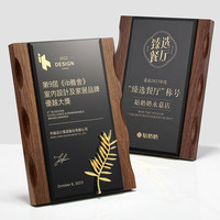 Trophées en bois sur mesure avec gravure et impression UV – Récompenses durables pour employés et hommages à la retraite