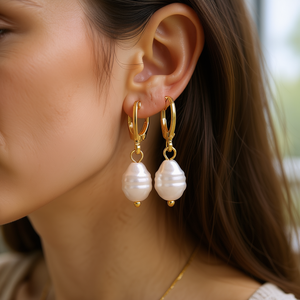 Orecchini pendenti con perle dorate, gioielli classici da donna a forma di goccia d'acqua, con perle imitate e placcati in oro - Product Image 2