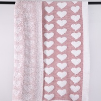 Couverture tricotée géométrique en forme de cœur 50*70 durable, personnalisée OEM/ODM, pour canapé, chambre ou dortoir – Qualité supérieure