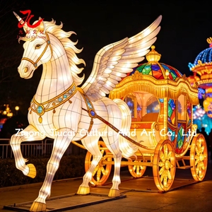 Farol Gigante de Seda con Forma de Carruaje de Pegaso, Estilo Cuento de Hadas, para Decoración de Parques Temáticos, Festivales y Centros Comerciales - Product Image 3