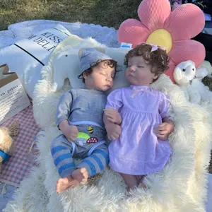 जीवंत थोक प्यारा जुड़वां पुनर्जन्म बेबी डॉल्स लिफ्लिक नरम सिलिकॉन यथार्थवादी पुनर्जन्मे बच्चों के उपहार के लिए जीवित बच्चों के उपहार