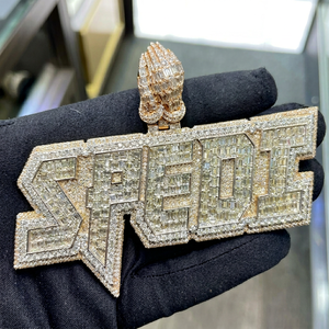 Pendentif personnalisé en moissanite, charme à l'effigie d'un initiales, collier audacieux pour homme, aspect diamant - Product Image 1