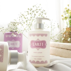 Lotion hydratante pour le corps au fini rafraîchissant et aux extraits naturels pour une nutrition quotidienne sans sensation grasse - Product Image 6