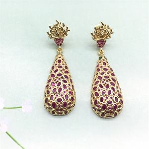 Boucles d'oreilles en laiton plaqué or 18k avec zircon pour femmes, dernière conception, prix de gros, <span class=keywords><strong>2022</strong></span> - Product Image 1