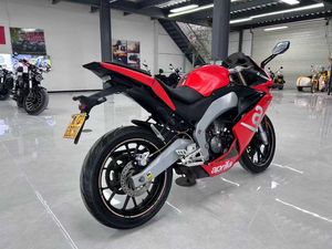Moto <span class=keywords><strong>de</strong></span> rue à essence <span class=keywords><strong>d</strong></span>'<span class=keywords><strong>occasion</strong></span> Aprilia, modèle 150, avec refroidissement par eau et injection électronique <span class=keywords><strong>de</strong></span> carburant, 150cc, équipée <span class=keywords><strong>de</strong></span> ABS - Product Image 6