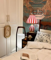 Lampe de table créative rayée rouge et blanche de luxe américaine 2026 pour la décoration