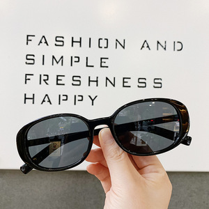 Nuevas Gafas de Sol Ovaladas para Mujer, Montura Blanca, Protección UV400, Tipo 3 Lentes, Material AC, Diseño Moderno para Uso en Exteriores - Product Image 3