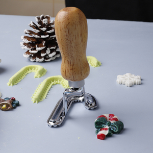 Emporte-pièce en alliage de zinc en forme de canne à sucre pour raviolis, moule à pâtisserie de Noël DIY avec poignée en bois de caoutchouc, ustensile de cuisine - Product Image 4