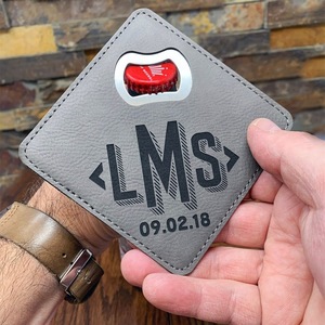 Posavasos de cuero PU grabado personalizado con abridor de botellas y logotipo, herramienta de barra reutilizable para regalo de boda - Product Image 3