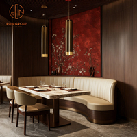 Ensemble de table et chaises de style moderne en cuir blanc et marbre courbé pour café, restaurant, hôtel