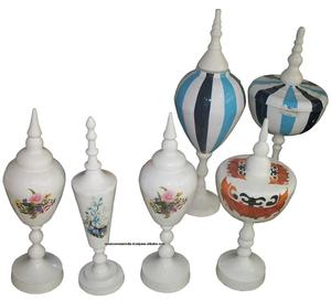 Sculpture décorative de Table en Aluminium blanc avec rayures pour salon - Product Image 1