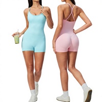 Combinaison côtelée sans couture personnalisée en gros avec étiquette privée, dos croisé et fesses froncées, pour femme, idéale pour la gym, le yoga et l'entraînement, pièce unique OEM ODM