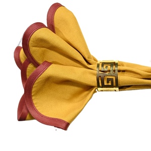 Vente en gros de napperons et serviettes de table en lin 100% faits à la main en lin festonné brodé à bords ondulés réutilisables et teints unis - Product Image 1