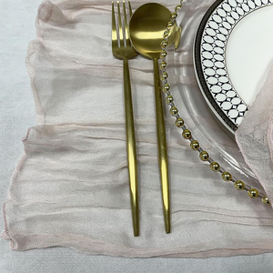 Serviettes en lin 100% de haute qualité brodées nappe durable pour les mariages Style lavé moderne pour un réglage de table parfait - Product Image 1