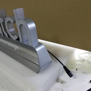 <span class=keywords><strong>MISINI</strong></span> Kundenspezifische Spritzguss-LED-Tischaufsteller Namensschild Firmenlogo-Beschilderung Acrylschilder - Product Image 5
